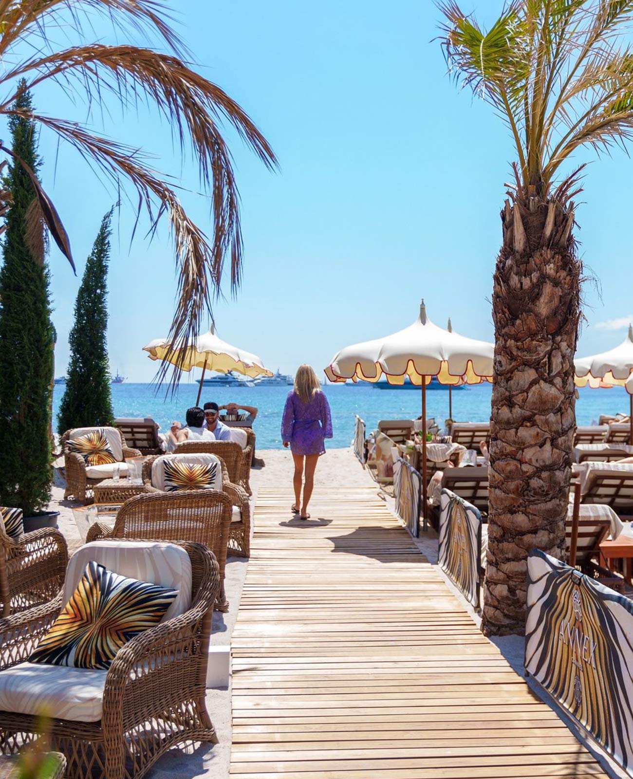 Annex Beach Restaurant is Dedicated to the Sun of Cannes