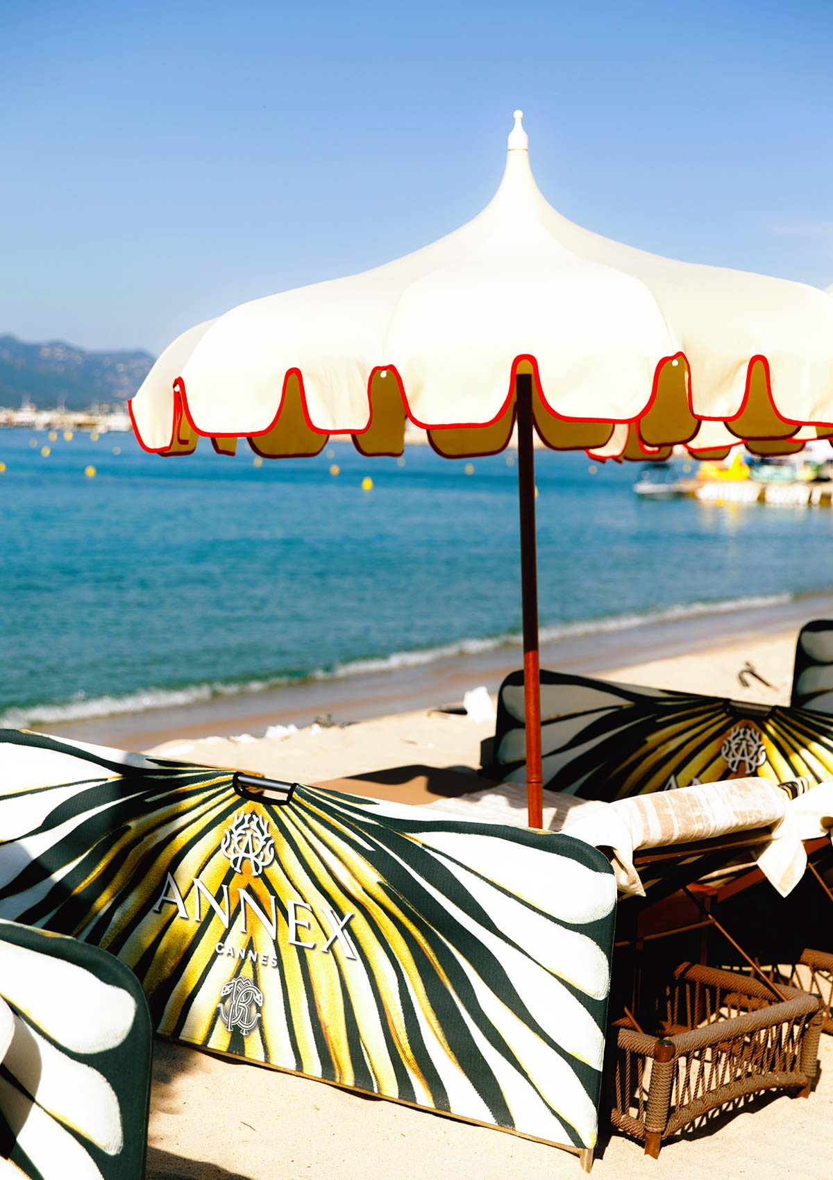 Annex Beach Restaurant is Dedicated to the Sun of Cannes